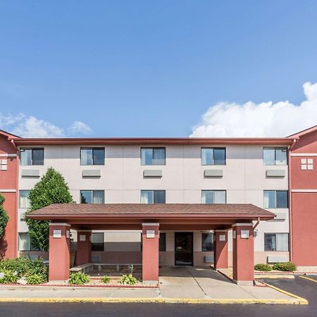 Hotel Super 8 By Wyndham St. Charles Saint Charles Exterior foto