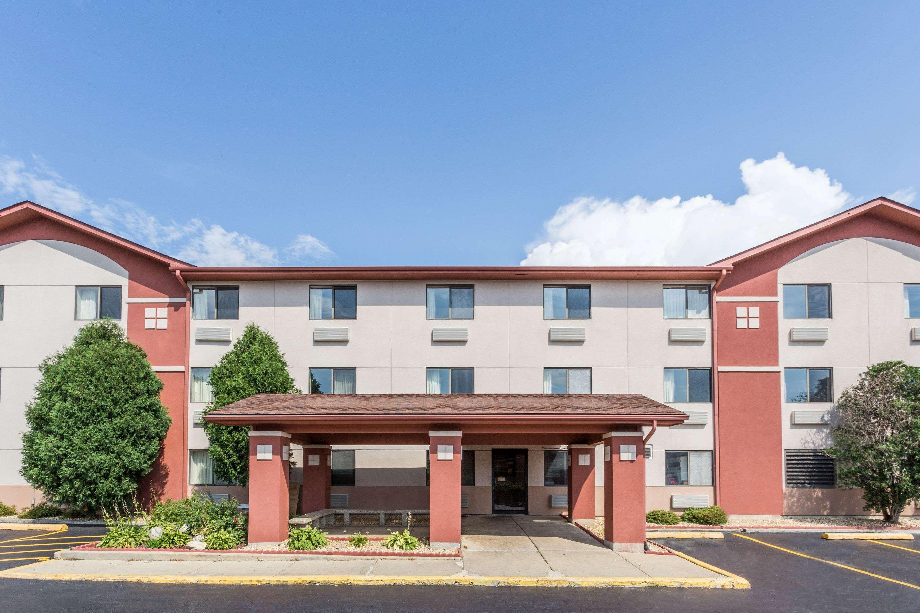 Hotel Super 8 By Wyndham St. Charles Saint Charles Exterior foto
