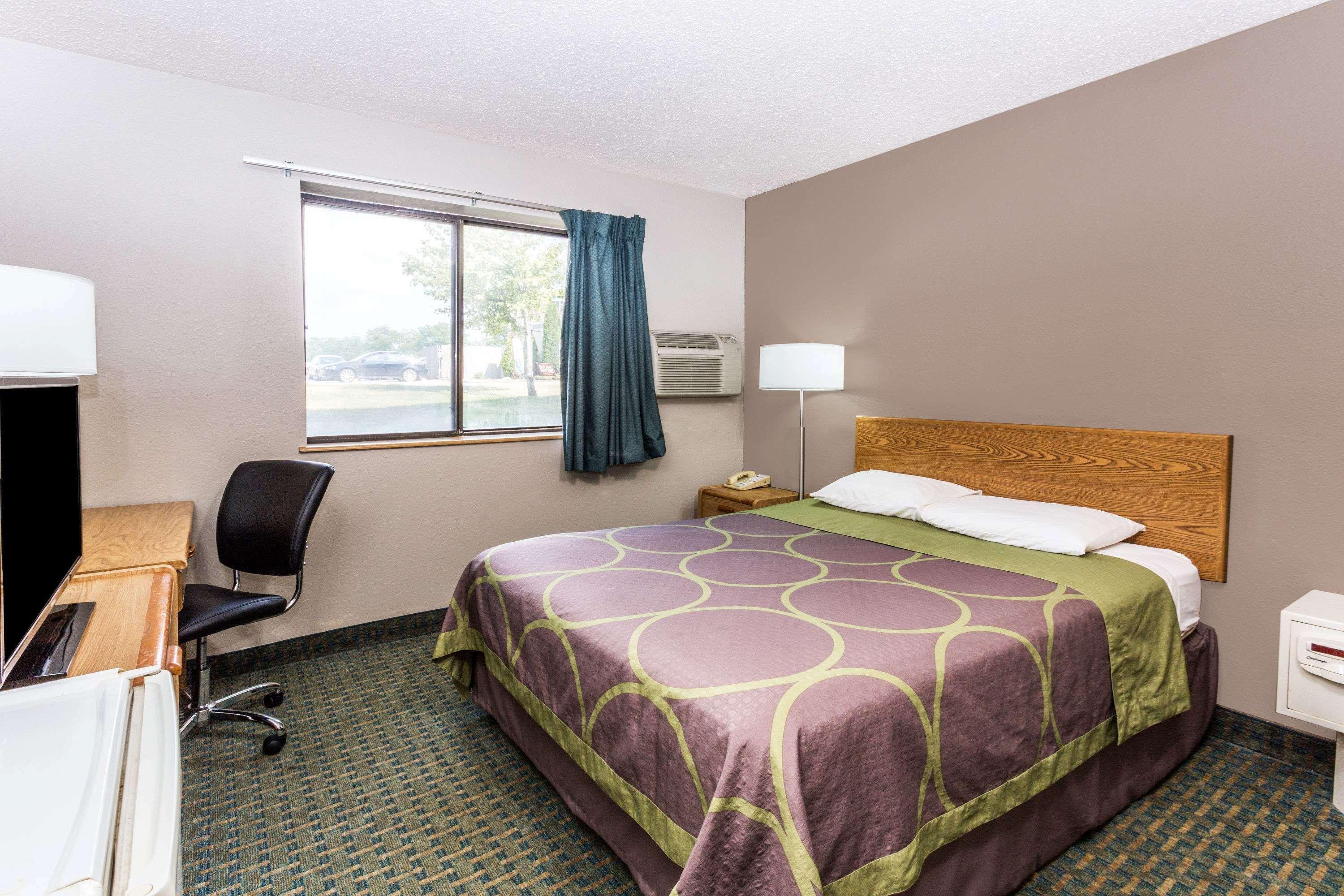 Hotel Super 8 By Wyndham St. Charles Saint Charles Exterior foto