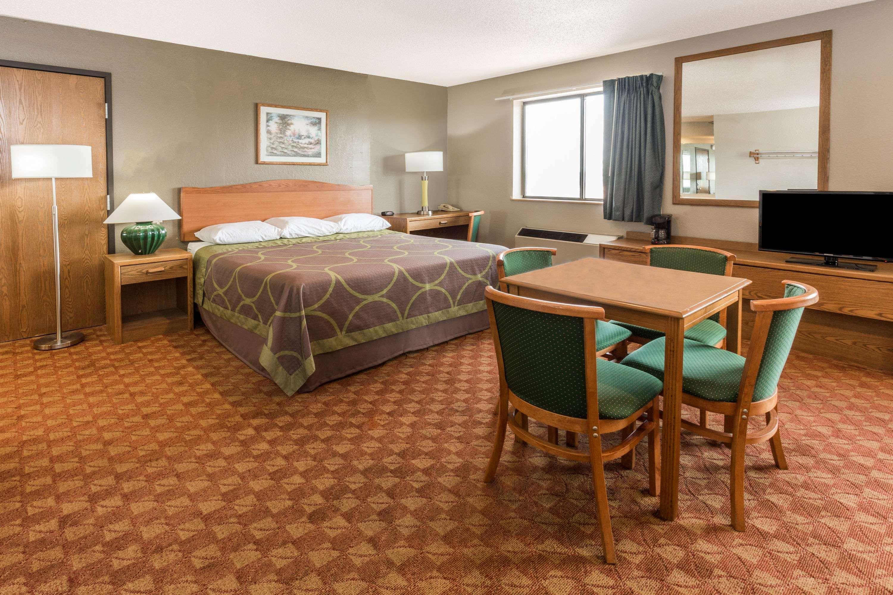 Hotel Super 8 By Wyndham St. Charles Saint Charles Exterior foto
